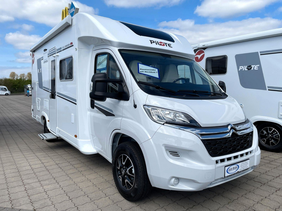 Pilote  P 696 / 690 D * VOLLAUSSTATTUNG / RAUMWUNDER *