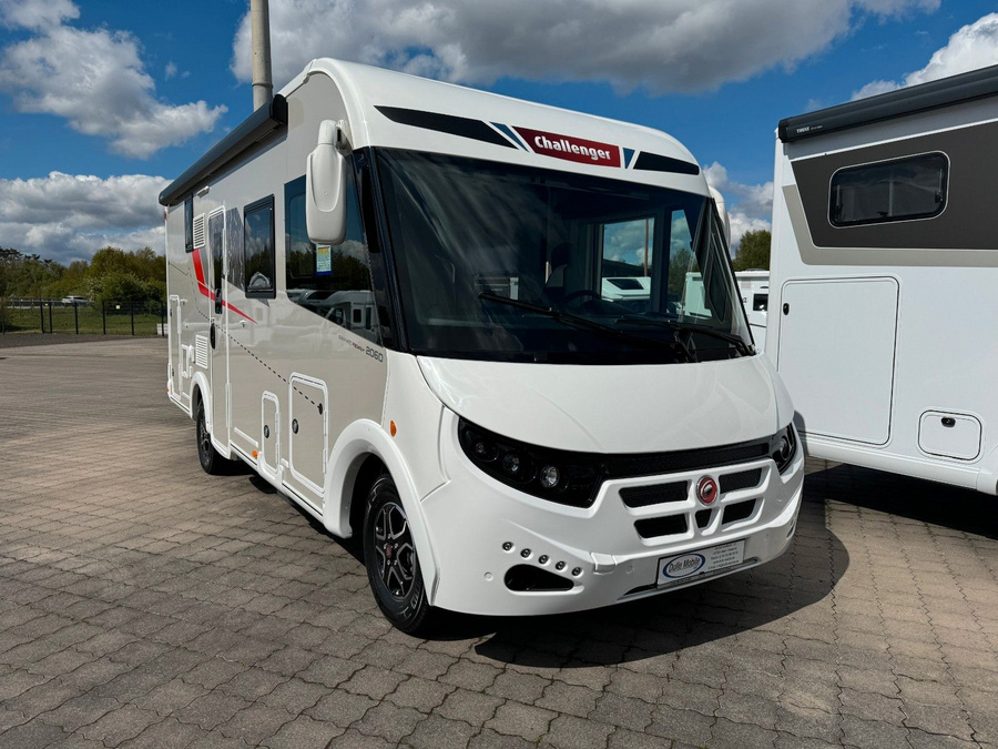 Challenger  2060 / 260 Graphite * RAUMWUNDER MIT HECKBAD *